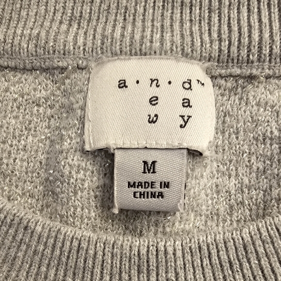 Silver and Metallic Gold Patterned Sweater (M) - Picture 9 of 10